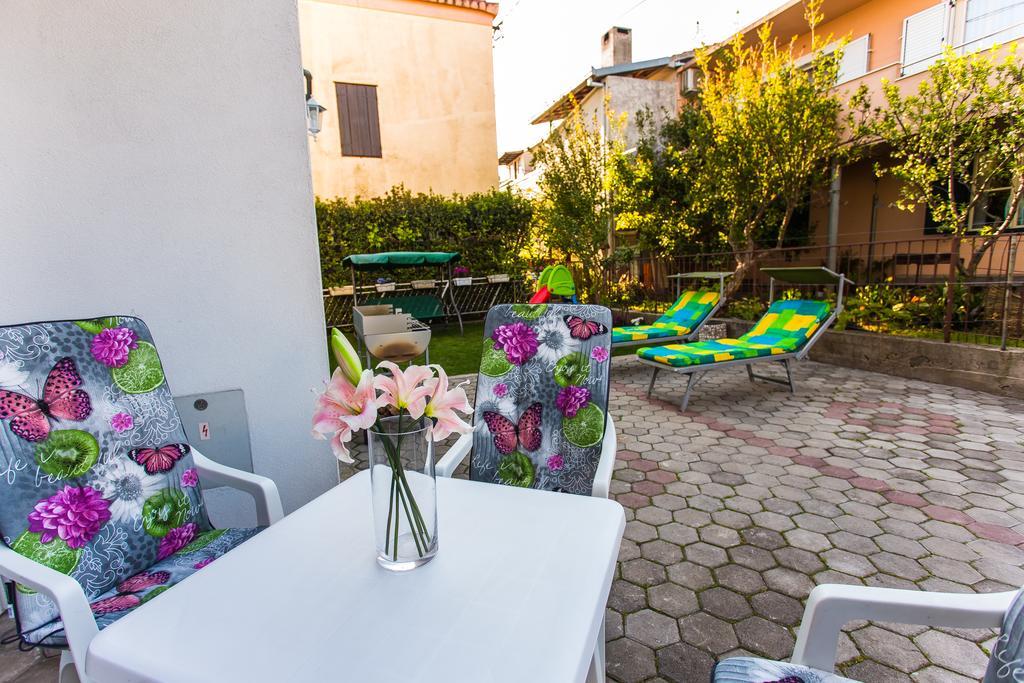 Apartman Nikolic 2 Apartment Kastela Exterior photo