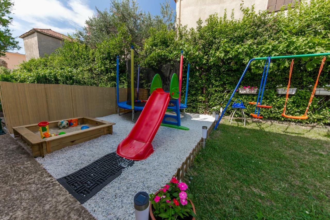 Apartman Nikolic 2 Apartment Kastela Exterior photo